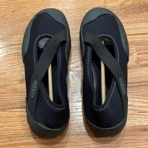 Keen Women’s size 9 Black Roatan